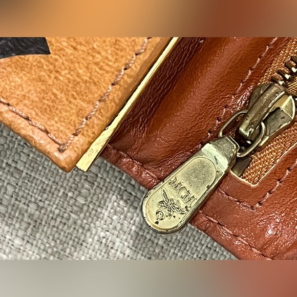 MCM Long Kisslock Leather Authentic Vintage wallet - Picture 7 of 16